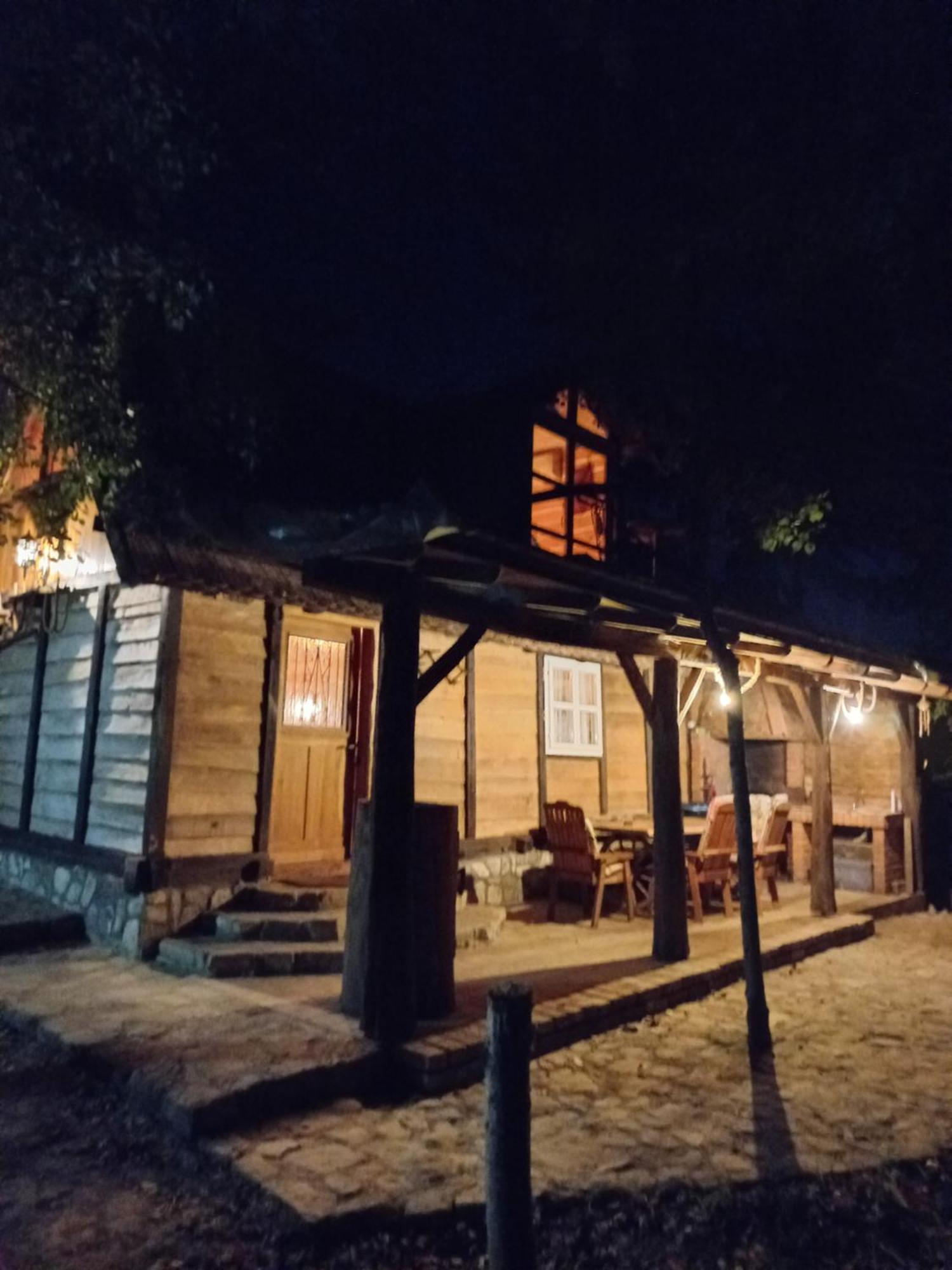 Vila Magaze De Luxe Gradacac Exteriér fotografie